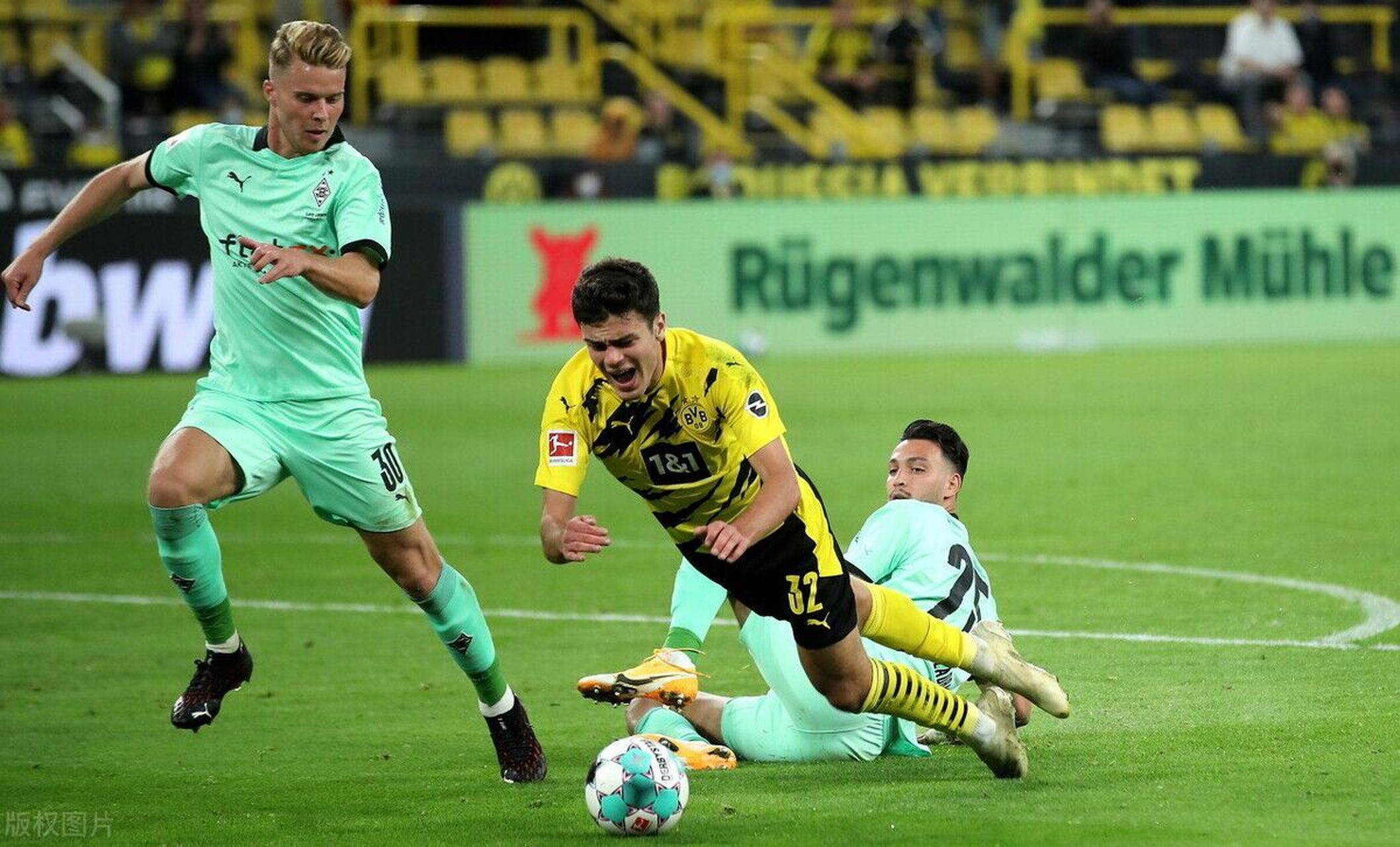 包含门兴格拉德巴赫客场战胜多特蒙德，突破对手的词条