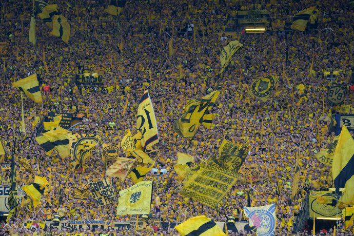 包含多特蒙德主场失分，欧冠席位岌岌可危的词条