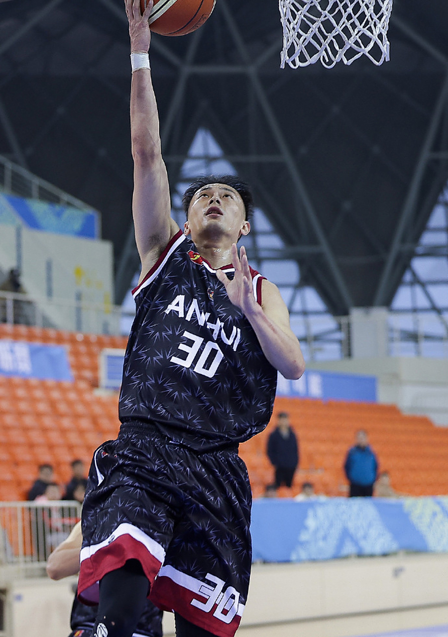 包含陕西男篮主场大胜，向季后赛迈进一步的词条