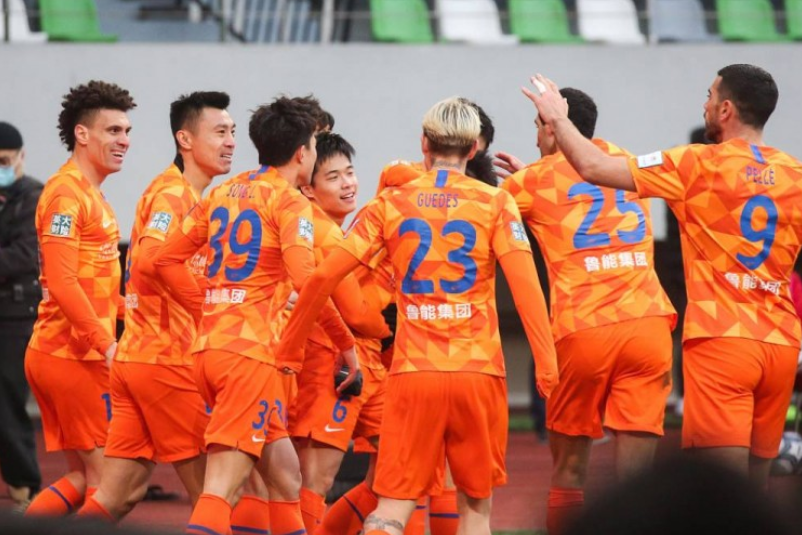 包含苏宁客场胜山东鲁能，积分榜前列！的词条