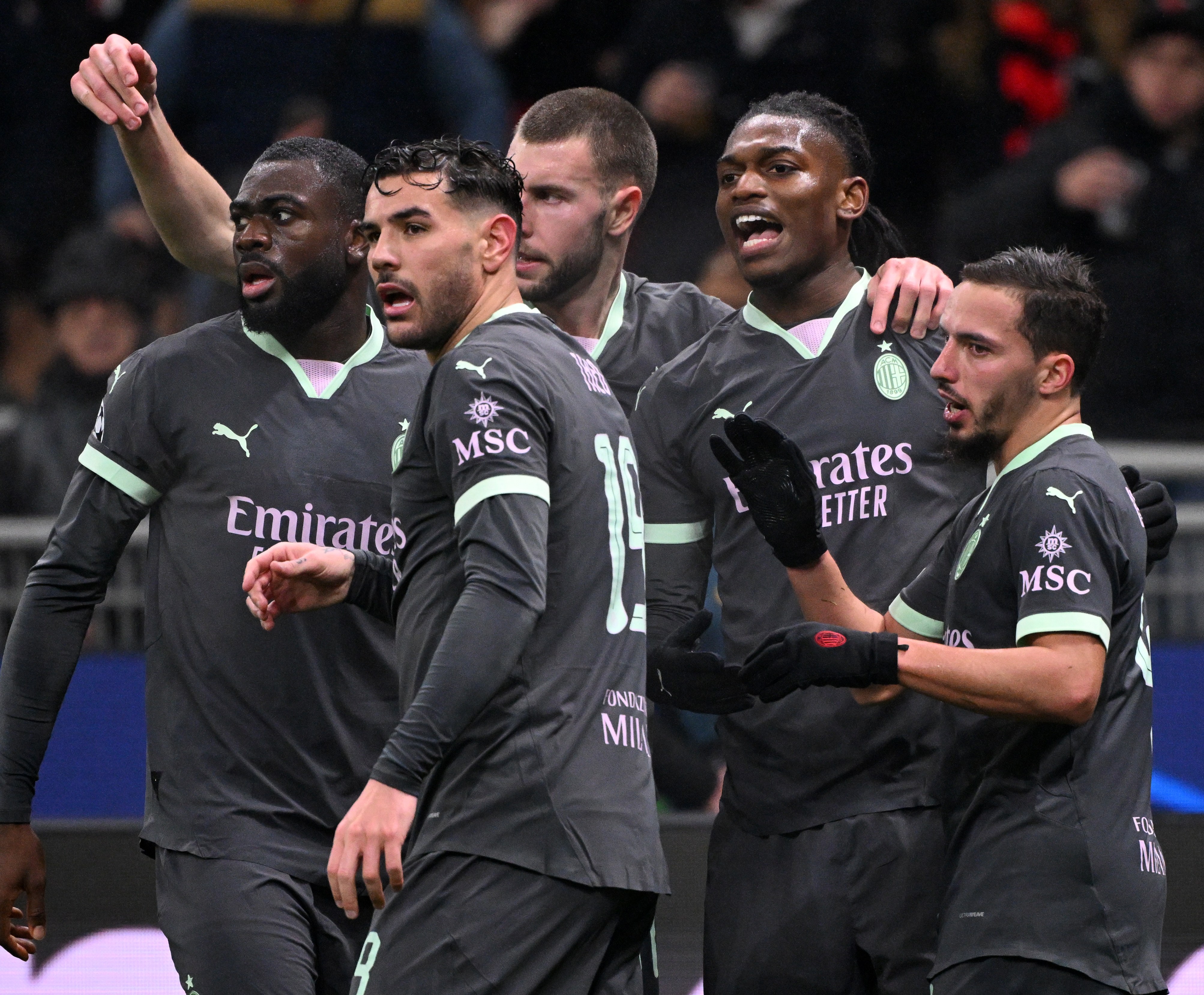 AC米兰客场惨遭逆转,欧冠席位岌岌可危 AC米兰客场惨遭逆转,欧冠席位岌岌可危