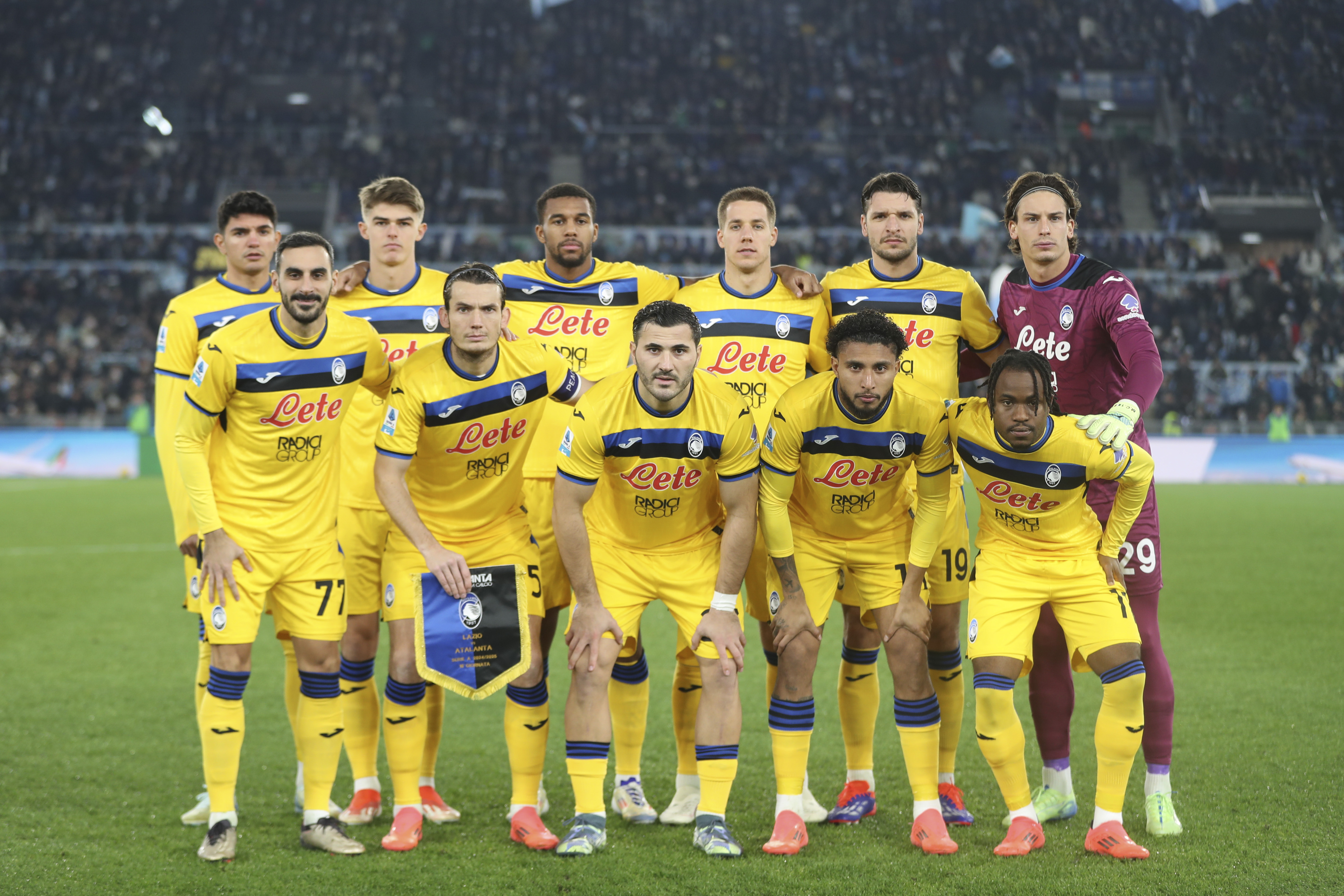 东亚地区的足球队伍将迎来一场激烈的赛季