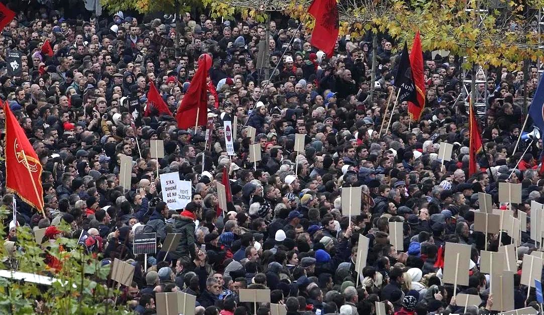 塞尔维亚队遭受逆转，小组形势严峻