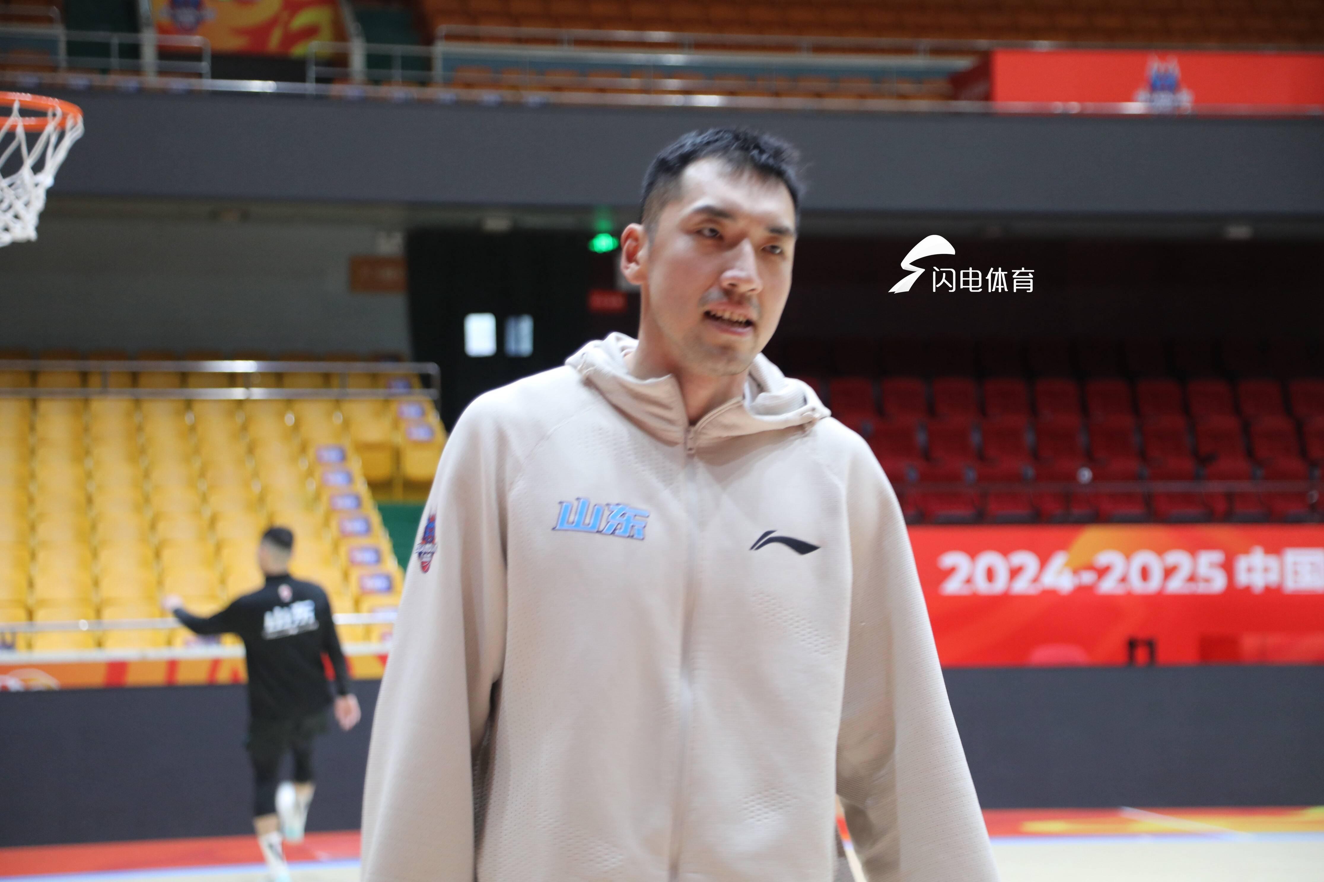 包含山东队主帅因病请假，球员自主备战临时主帅领队的词条