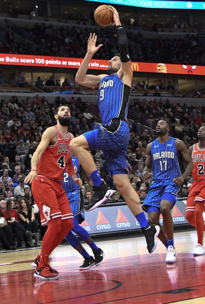 老鹰主场挑落尼克斯，豪取三连胜