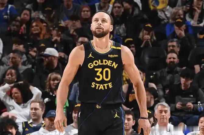 勇士击败猛龙,取得重要胜利 勇士击败猛龙,取得重要胜利