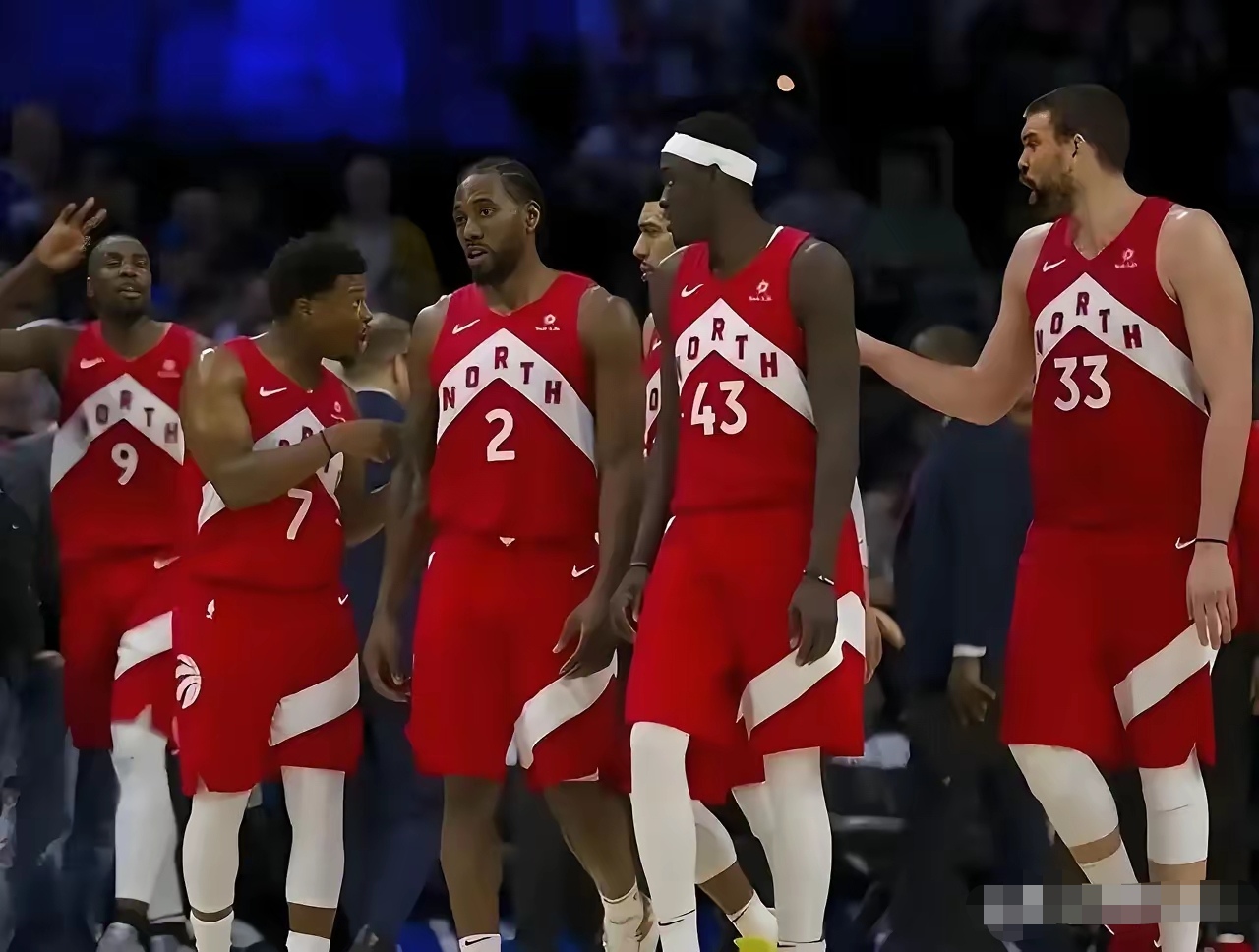 猛龙主场惨败马刺遭遇连败