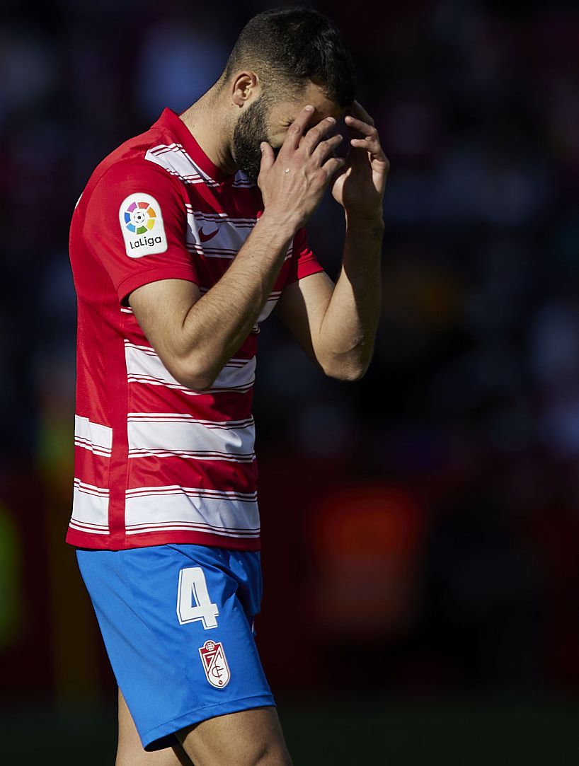 格拉纳达踢出精湛比赛,令人印象深刻的简单介绍 格拉纳达踢出精湛比赛,令人印象深刻的简单介绍