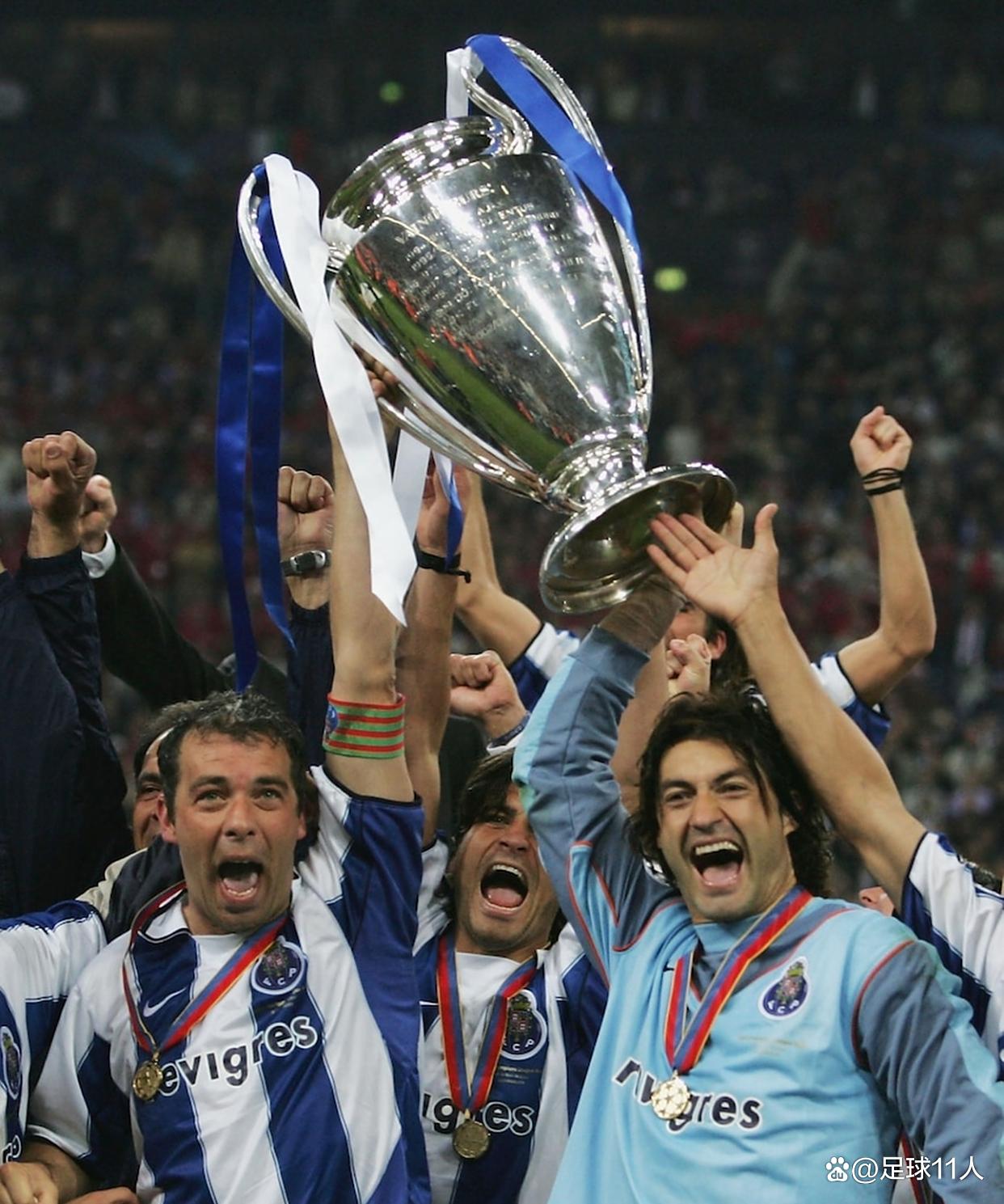 足球传奇球员之间的巅峰较量点燃球迷热情