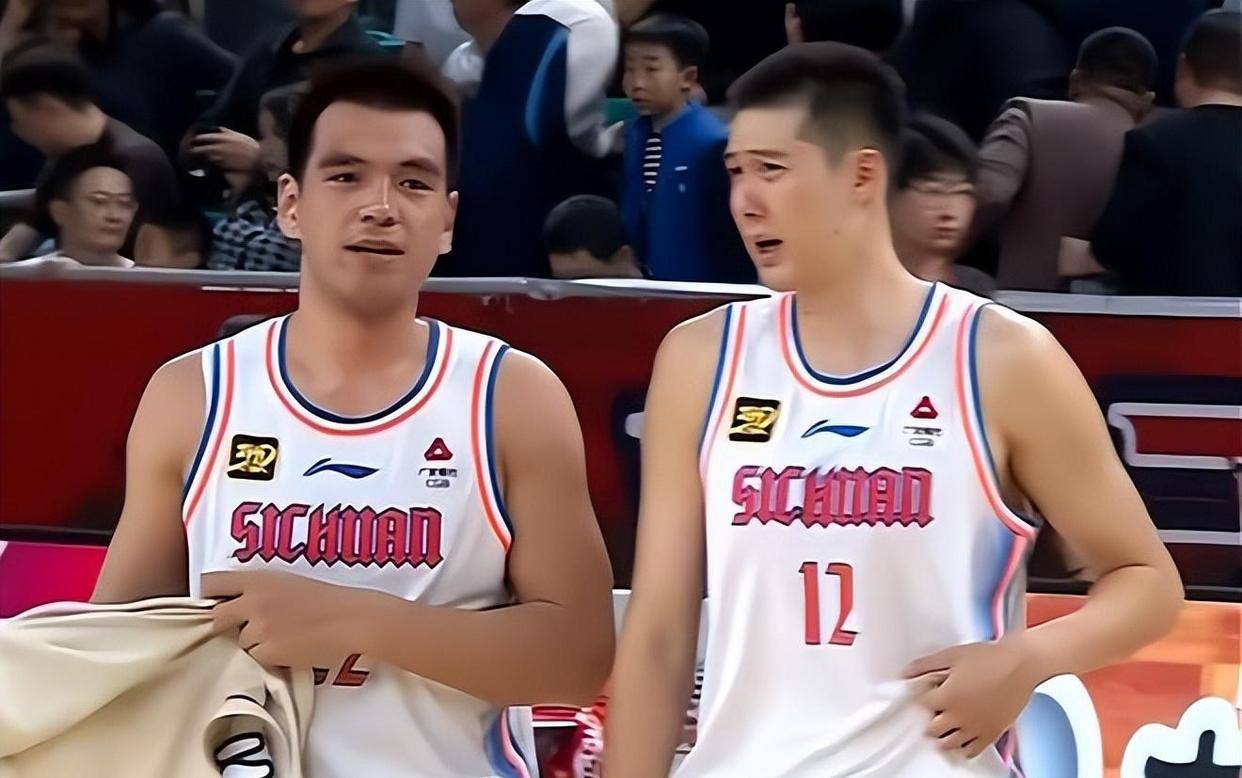 江苏男篮客场告捷,逆袭击败四川队 江苏男篮客场告捷,逆袭击败四川队